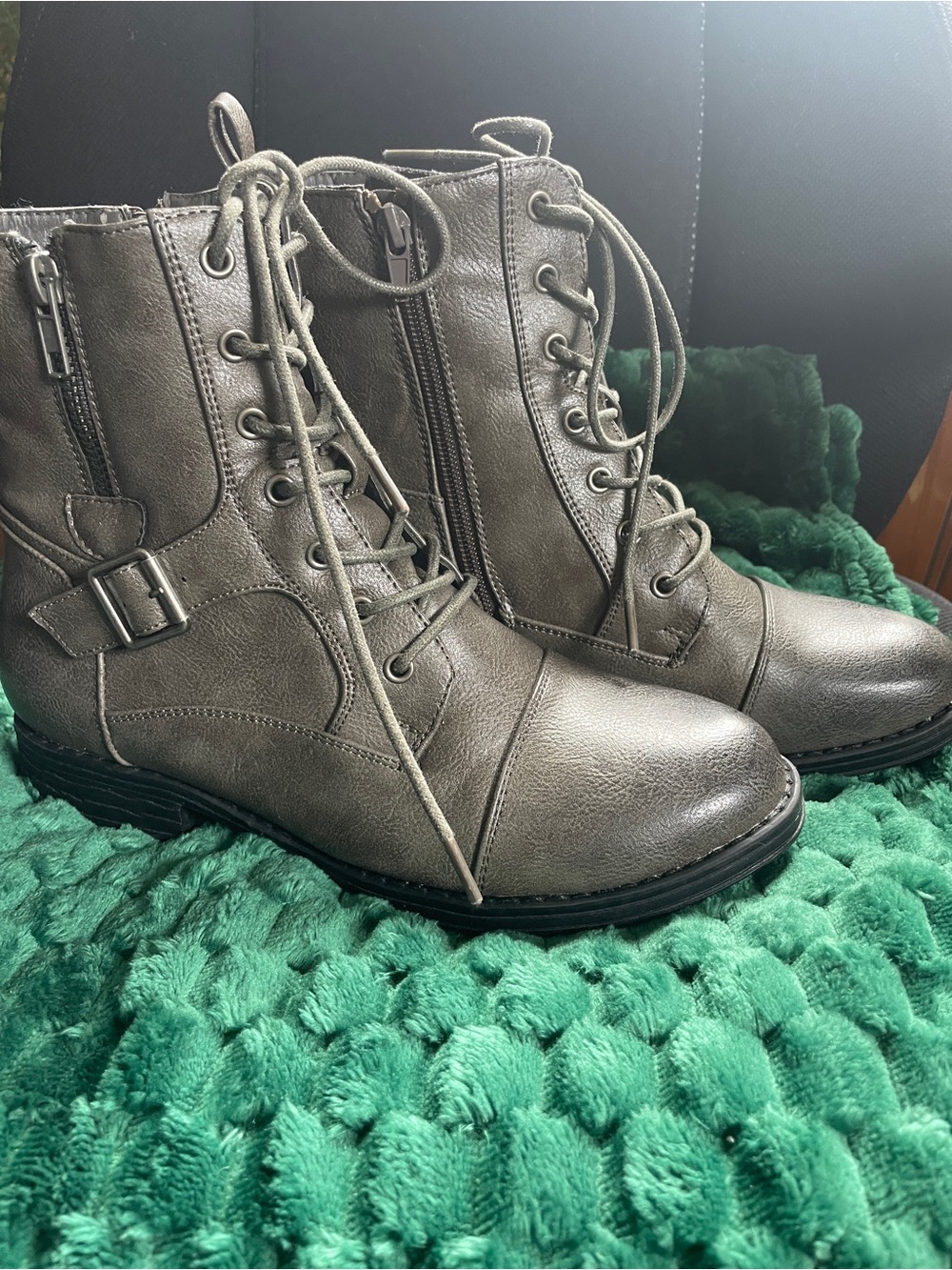 ID Required Metallic Gray Lace-Up Combat Boots size 8